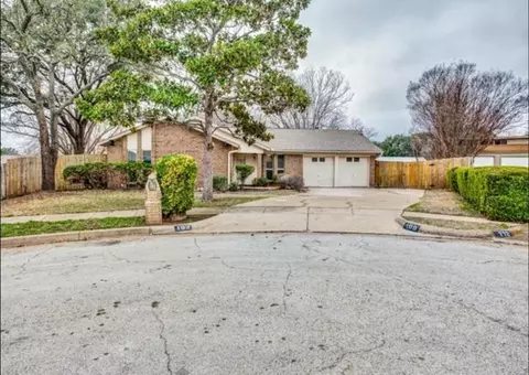 109 Hillbrook Ct, Benbrook, TX 76126