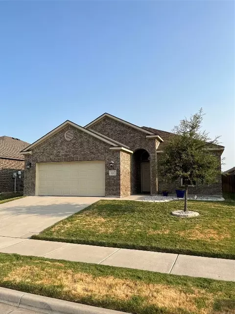320 Lead Creek Dr, Fort Worth, TX 76131