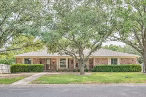 1106 Berkley Dr, Cleburne, TX 76033