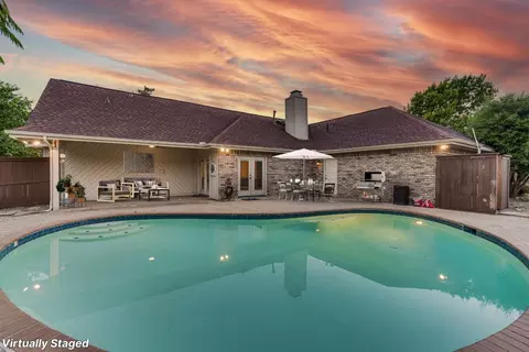 349 Windy Meadow Dr, Cedar Hill, TX 75104