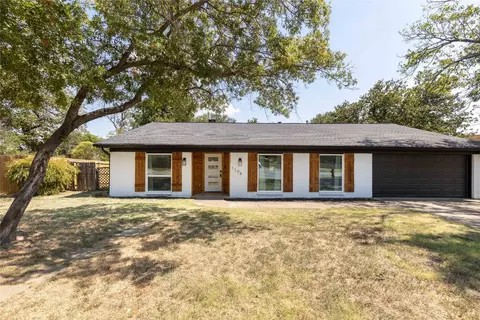 1104 Shady Oak Ct, Bedford, TX 76021