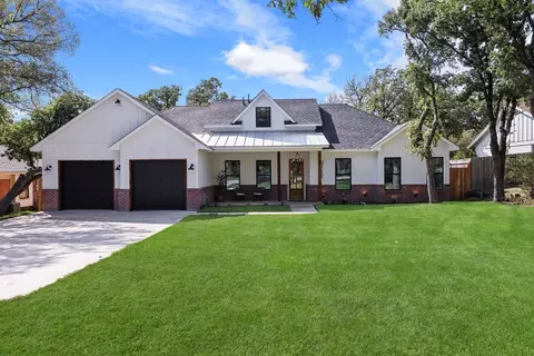2112 Oak Hill Rd, Fort Worth, TX 76112