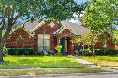 2705 Ridgemeade Dr, Garland, TX 75040
