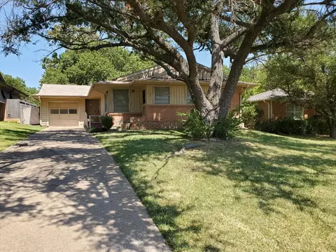 427 N Holly Ave, Sherman, TX 75092