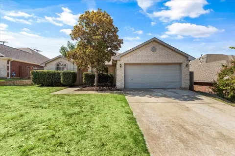 2302 Oak Mnr, Arlington, TX 76012
