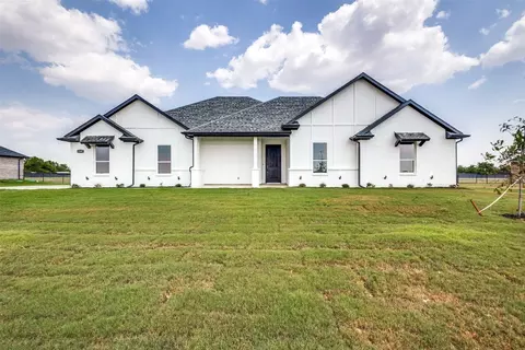8585 Kassandra Dr, Krum, TX 76249