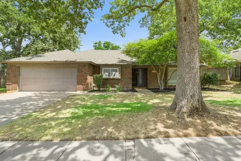 3816 Ashford Dr, Bedford, TX 76021