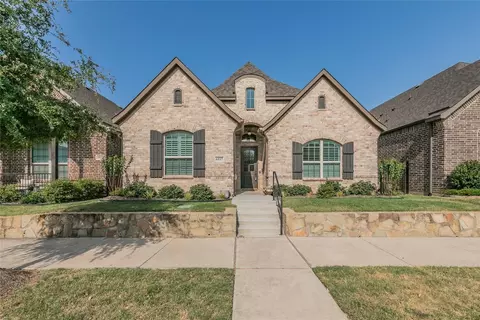 6937 Heather Ln, North Richland Hills, TX 76182