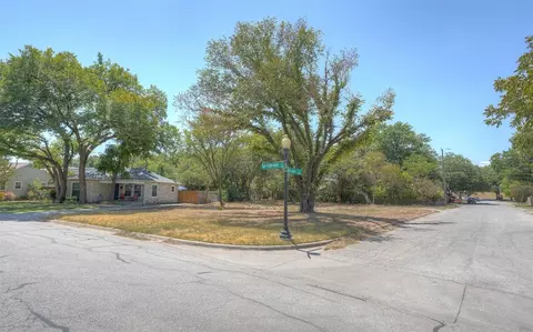 853 Springbrook Dr, Fort Worth, TX 76107