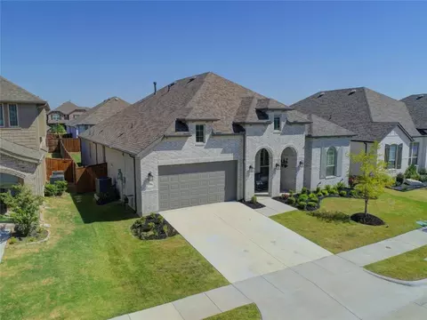 1421 Saddle Ridge Dr, Aubrey, TX 76227