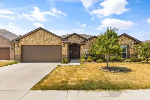 704 Canyon Lake Ct, Cleburne, TX 76033