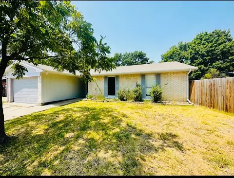 1201 Sand Hill Ct, Arlington, TX 76014