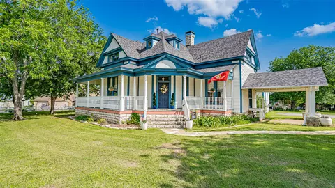 511 S Baker St, Granbury, TX 76048