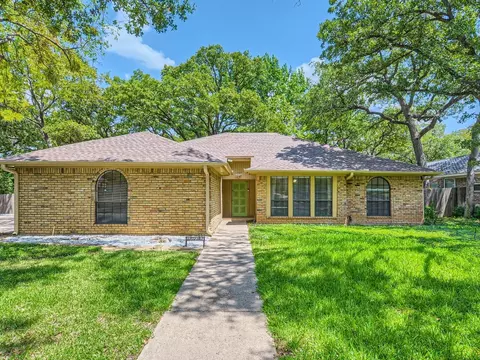 511 Franklin Dr, Arlington, TX 76011