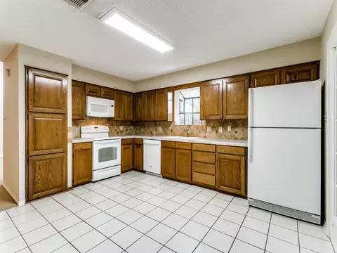 1401 Hampton Rd, Grapevine, TX 76051 photo 12