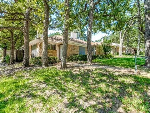 1401 Hampton Rd, Grapevine, TX 76051 photo 2
