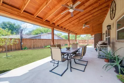 3634 Windsor St, Irving, TX 75062