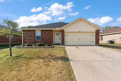 328 Deer Run Dr, Sanger, TX 76266