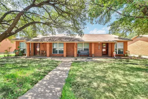 2302 Westchester Dr, Pantego, TX 76015