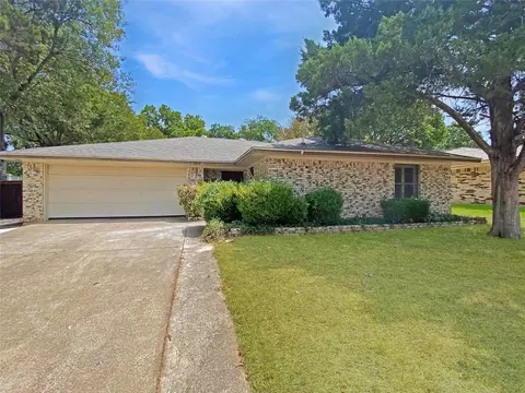 1300 Fulton Dr, Irving, TX 75060