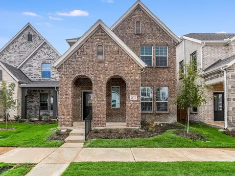 2612 Gateway Ave, Corinth, TX 76210