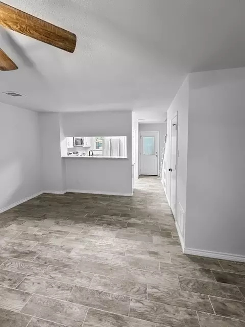 27 Abbey Rd, Euless, TX 76039