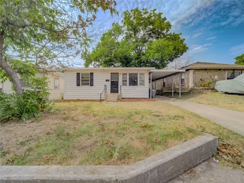 1013 W Spurgeon St, Fort Worth, TX 76115