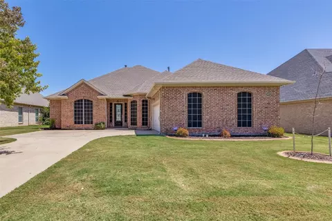 1008 Belmont Dr, Kennedale, TX 76060
