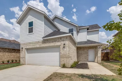 2233 Diamond Dr, Grand Prairie, TX 75051