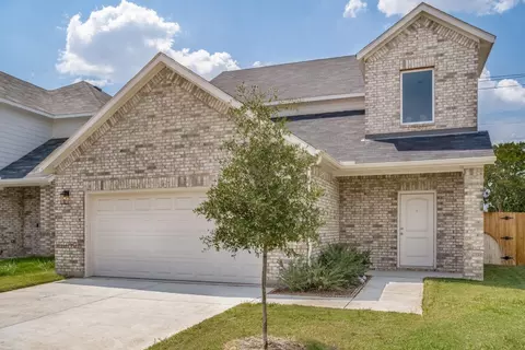 2204 Diamond Dr, Grand Prairie, TX 75051