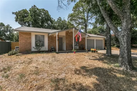 1311 Johns Dr, Euless, TX 76039