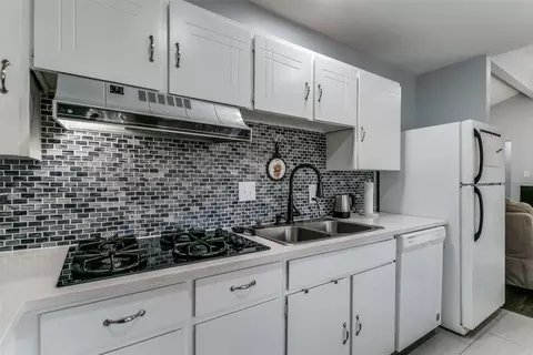 1311 Johns Dr, Euless, TX 76039 photo 13