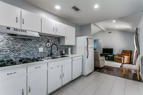 1311 Johns Dr, Euless, TX 76039 photo 9