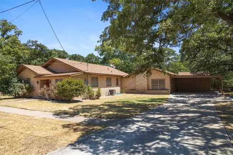 233 S Houston St, De Leon, TX 76444
