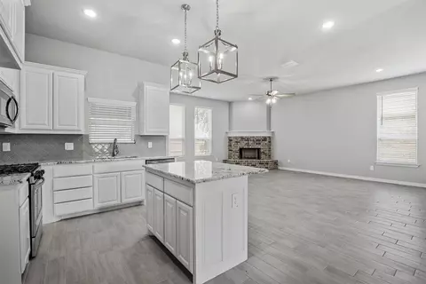 648 Mooney Dr, Saginaw, TX 76179