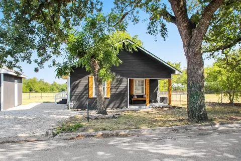 407 S Mill St, Bowie, TX 76230