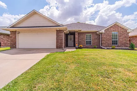 1001 E Burnett St, Ennis, TX 75119