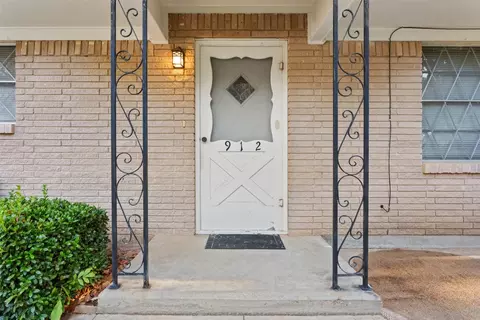 912 Greenwood Ln, Waco, TX 76705