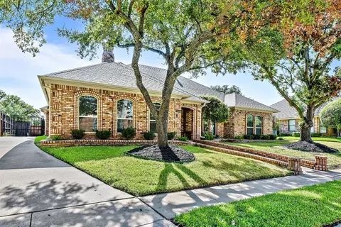 3220 Creighton Ln, Bedford, TX 76021