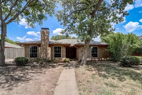 2003 Royalwood Dr, Arlington, TX 76006