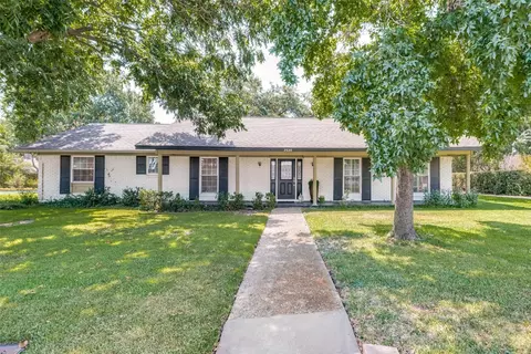 3530 Brookhaven Club Dr, Farmers Branch, TX 75234