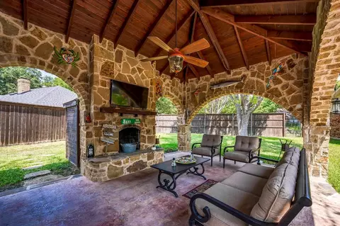 5009 Ridgeview Ct, North Richland Hills, TX 76180