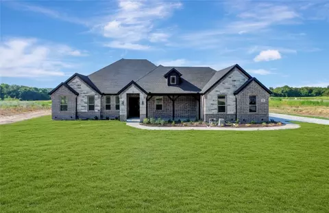 590 Central Rd, Weatherford, TX 76088