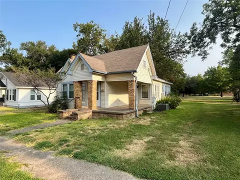 312 W Mcdonald St, Mineola, TX 75773