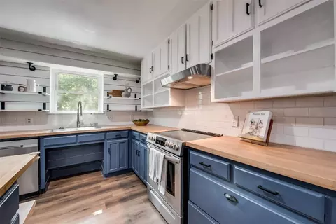 705 Charles Ct, Arlington, TX 76013