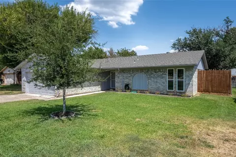 2904 Regal Rd, Denton, TX 76210