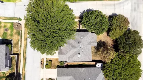 2010 Ledgestone Dr, Corinth, TX 76210