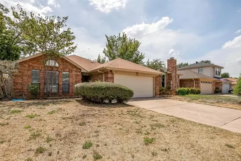 7464 Cross Ridge Cir, Fort Worth, TX 76120