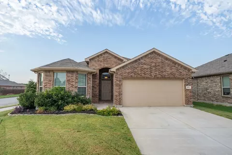 301 Red Fox Ln, Denton, TX 76210