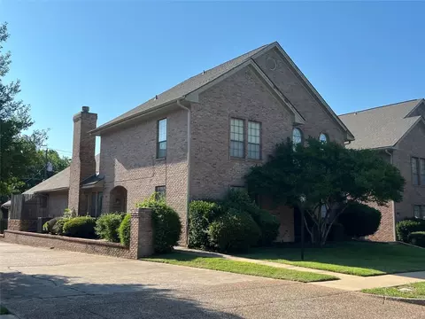 1221 Belle Pl, Fort Worth, TX 76107